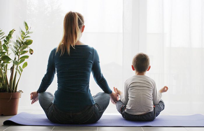 meditation parent enfant moment de bonheur