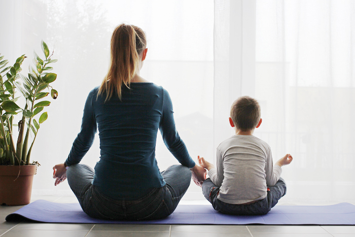 meditation parent enfant moment de bonheur